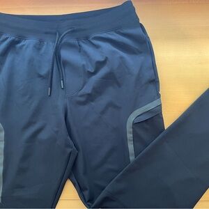 Under Armour black men sports pants. Zip Pockets .Large. Lightly worn.